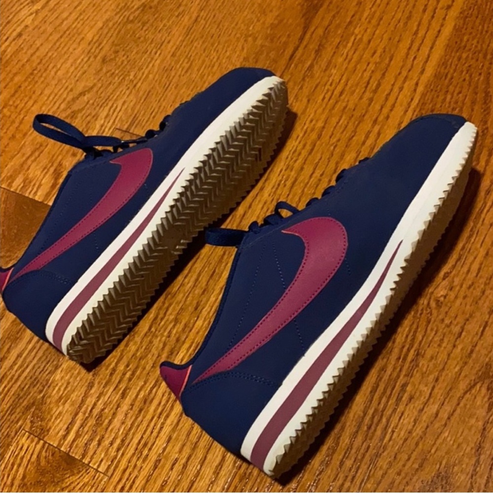 Nike Cortez SE Women’s Running Sneaker sz 9.5